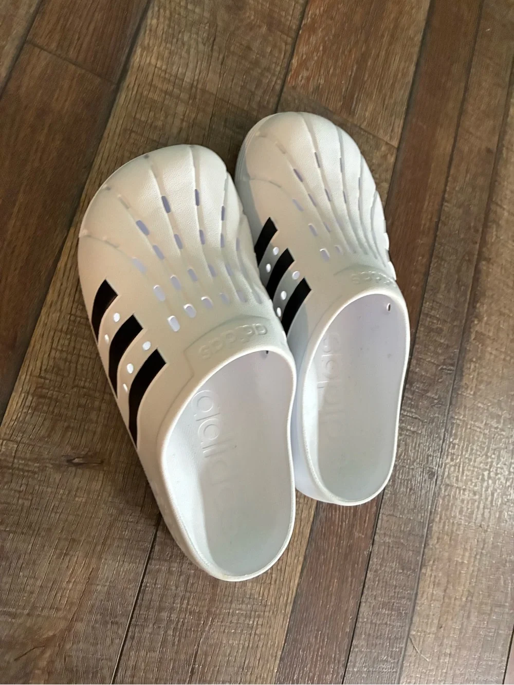 adidas Adilette sz 11 Slip-On Water-Resistant Clogs with White Stripes euc